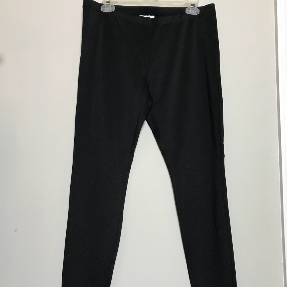 Black fitted leggings